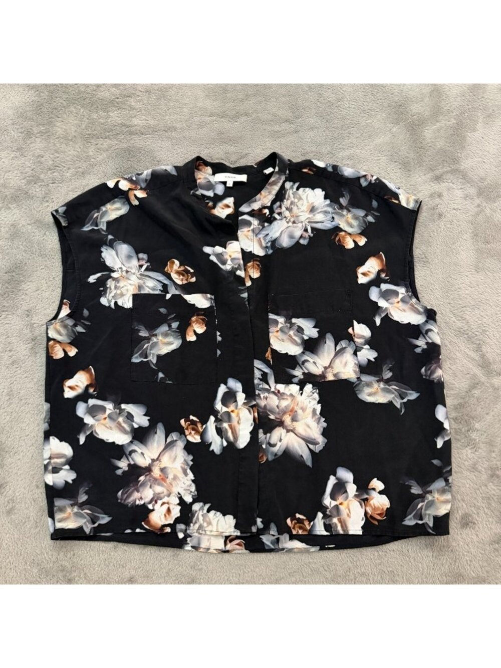 Vince 100% Silk Black Floral Sleeveless Blouse Womens LARGE Button Front Career